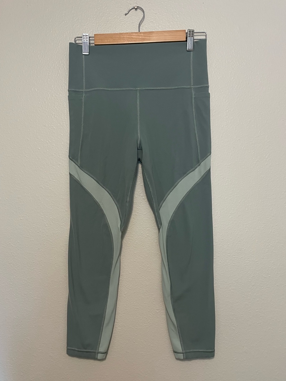 Athleta Salutation Stash Pocket 7/8 Tight in Light Blue